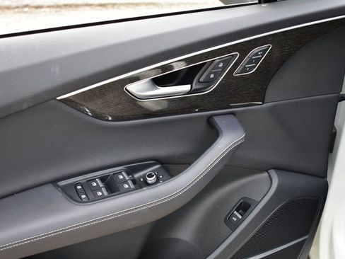 Used 2025 Audi Q7 3.0T Premium Plus image 14