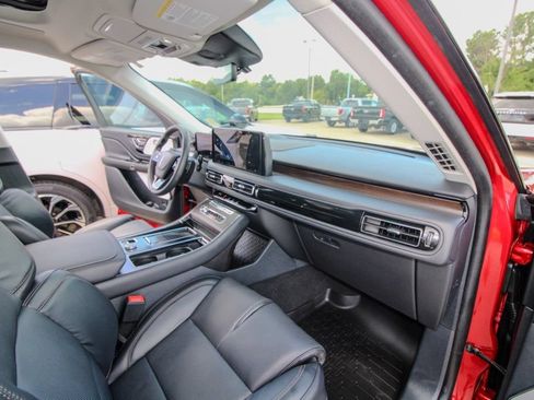 Used 2025 Lincoln Aviator Reserve w/ Equipment Group 201A AWD/4WD image 18