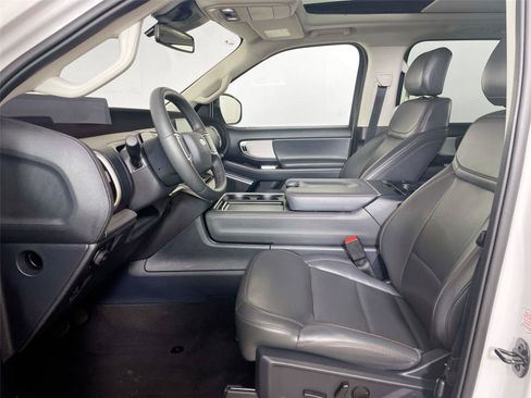 Used 2025 Ford Expedition Active AWD/4WD image 5