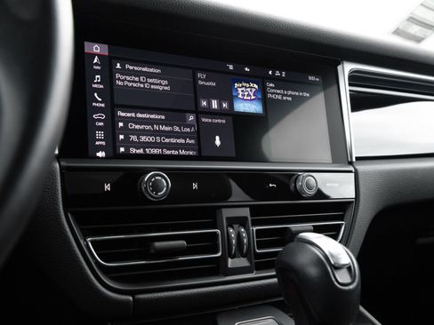 Certified 2023 Porsche Macan S AWD/4WD image 24