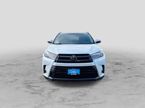 Used 2019 Toyota Highlander SE AWD/4WD image 3