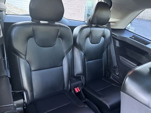 Used 2018 Volvo XC90 T5 Momentum w/ Convenience Package AWD/4WD image 36