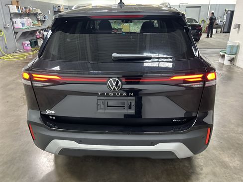 New 2025 Volkswagen Tiguan SE image 4