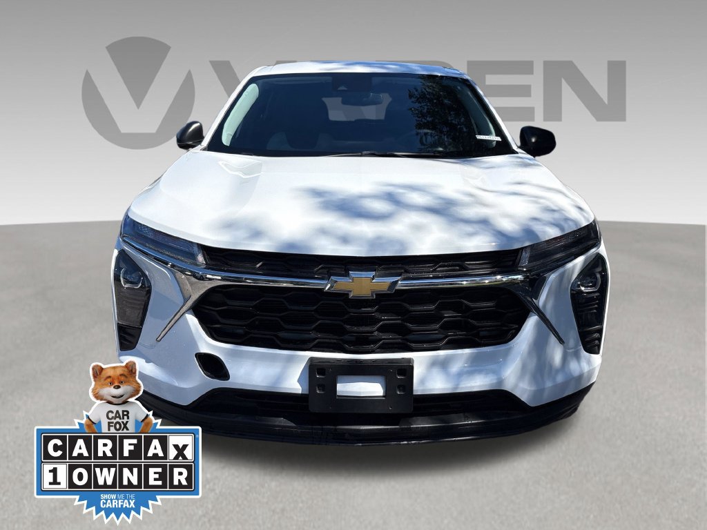Used 2024 Chevrolet Trax LS FWD image 2