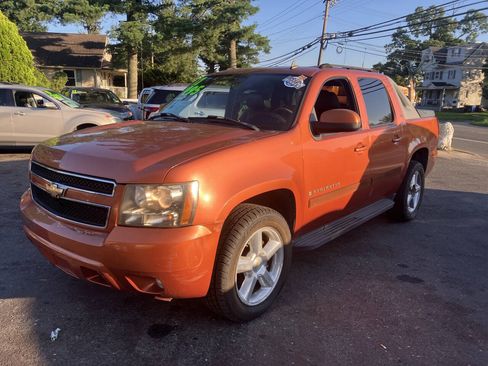 Used 2007 Chevrolet Avalanche LTZ w/ LTZ Preferred Equipment Group AWD/4WD image 11