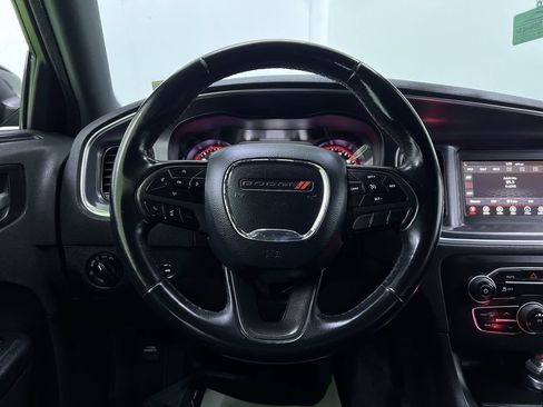 Used 2018 Dodge Charger SXT w/ Blacktop Package RWD image 7