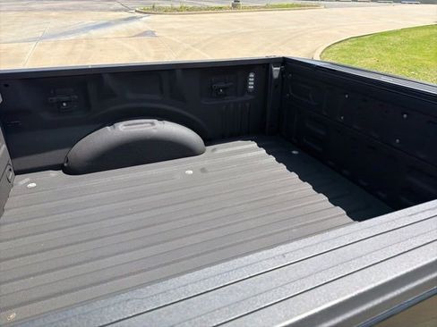 Used 2016 Ford F150 XLT w/ Equipment Group 302A Luxury AWD/4WD image 9
