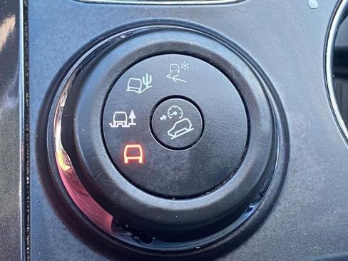 Used 2018 Ford Explorer XLT w/ Equipment Group 202A AWD/4WD image 19