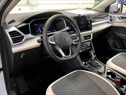 New 2026 Volkswagen Taos SE image 8