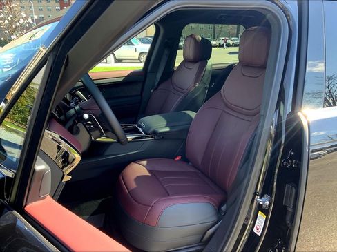 New 2026 Land Rover Range Rover Sport Dynamic SE image 9