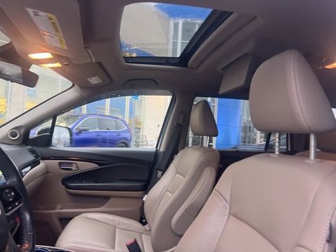 Certified 2020 Honda Pilot Touring image 16