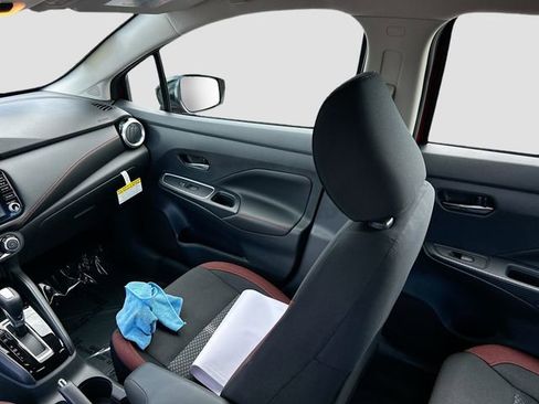 New 2025 Nissan Versa SR w/ Trunk Package FWD image 5