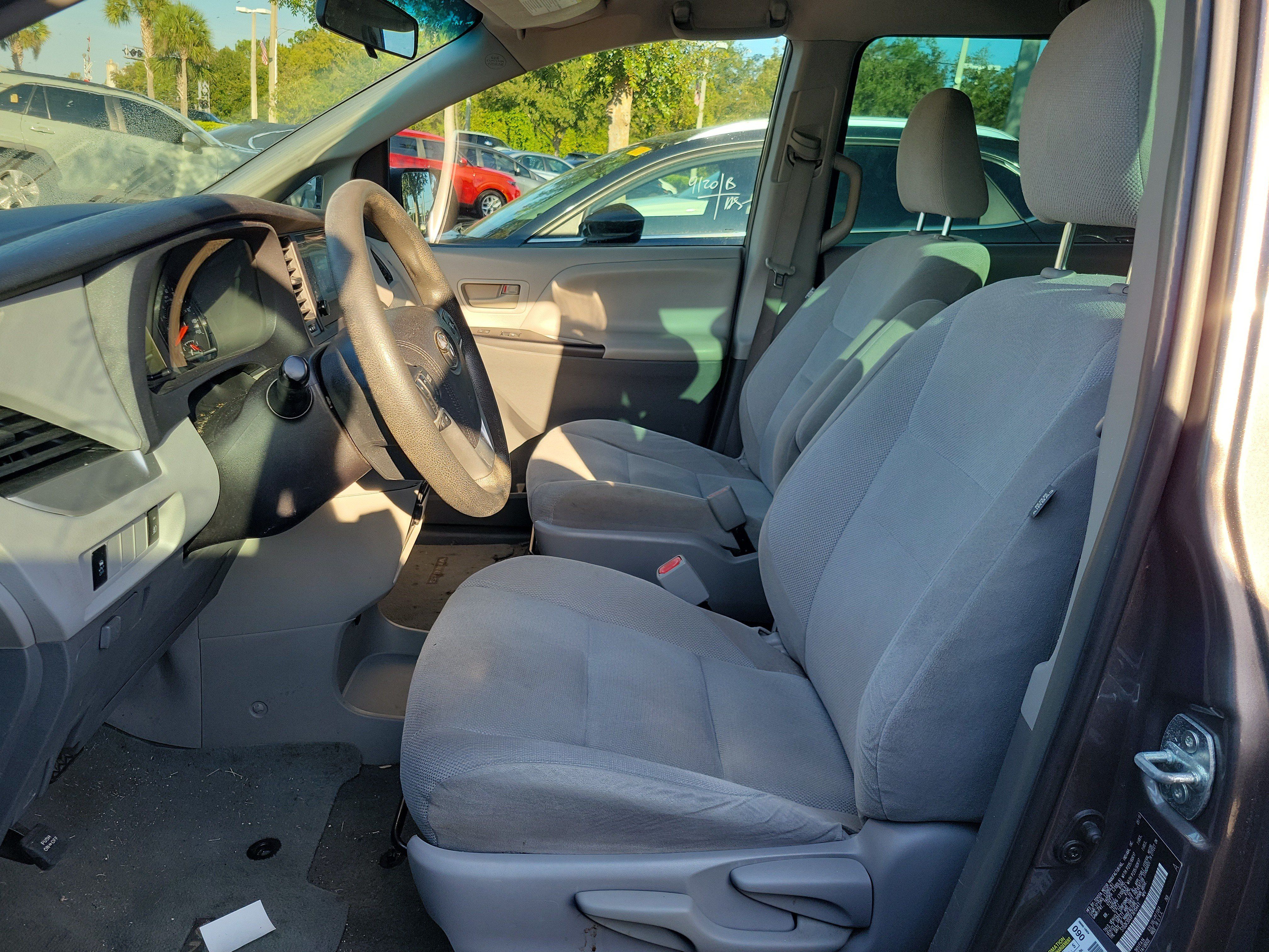 Used 2015 Toyota Sienna L FWD image 27