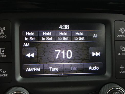 Used 2018 Jeep Compass Latitude FWD image 42