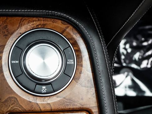 Used 2023 Nissan Armada SL w/ Captain's Chairs Package image 25