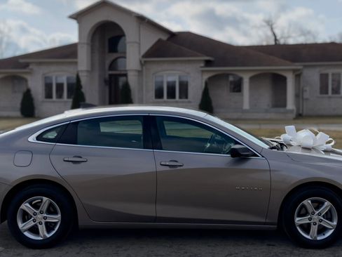 Used 2022 Chevrolet Malibu LS FWD image 3