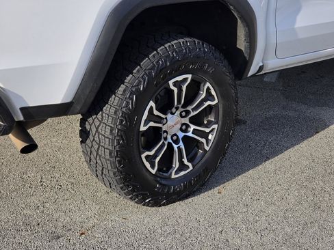 Used 2024 GMC Canyon AT4 w/ AT4 Premium Package AWD/4WD image 8