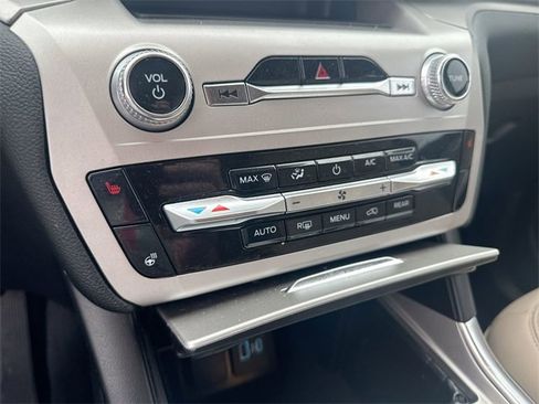 Certified 2024 Ford Explorer XLT w/ Equipment Group 202A image 21