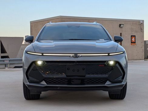 Used 2025 Chevrolet Equinox EV RS image 2