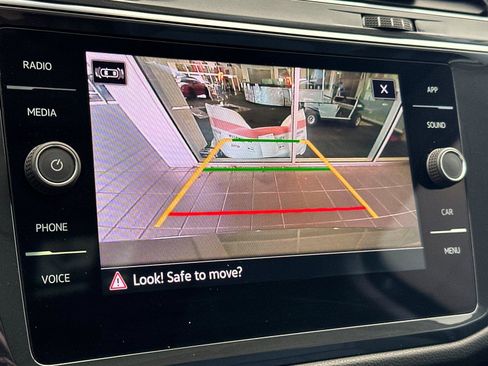 Used 2023 Volkswagen Tiguan SE w/ Panoramic Sunroof Package FWD image 19