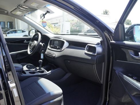 Used 2017 Kia Sorento FWD image 24