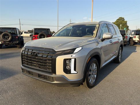 Used 2025 Hyundai Palisade SEL FWD image 2
