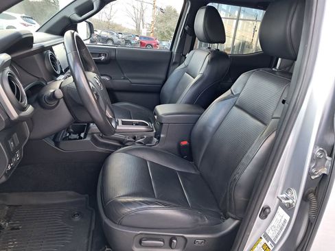 Used 2020 Toyota Tacoma TRD Sport image 10
