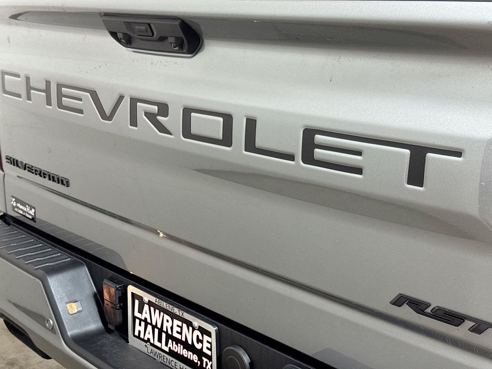 New 2026 Chevrolet Silverado 1500 RST w/ Dark Appearance Package AWD/4WD image 18