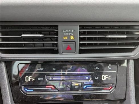 Certified 2025 Volkswagen Jetta SE w/ Sunroof Package FWD image 19