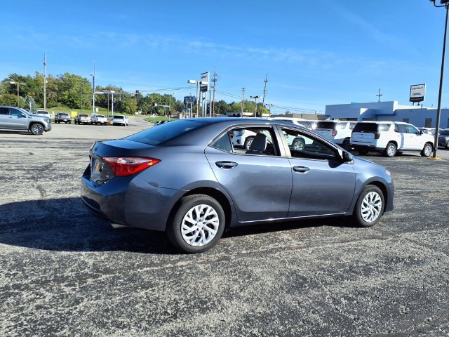 Used 2017 Toyota Corolla LE w/ Carpet Mat Package (TMS) FWD image 4