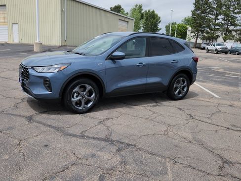 Certified 2025 Ford Escape ST-Line Select AWD/4WD image 4