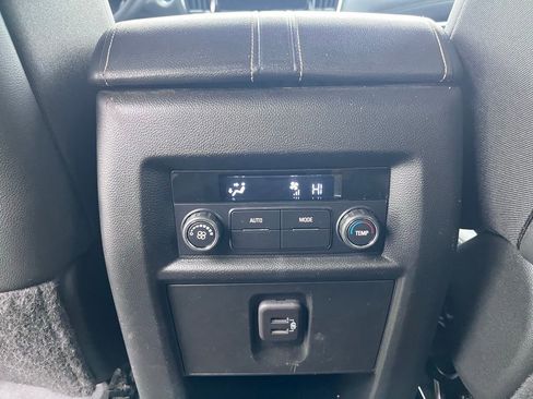 Used 2023 Chevrolet Traverse LT AWD/4WD image 22