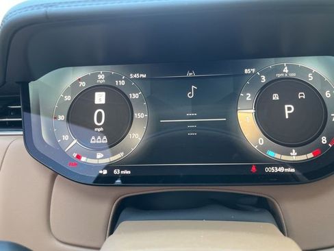 Used 2025 Land Rover Range Rover Long Wheelbase Autobiography image 12