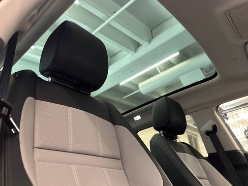 Used 2022 Land Rover Range Rover Evoque R-Dynamic S image 24