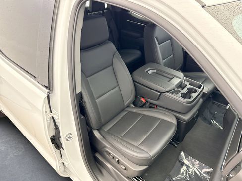 Used 2025 GMC Sierra 1500 SLT image 16