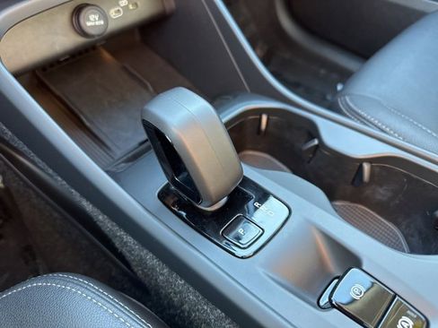 Certified 2025 Volvo XC40 B5 Core image 19