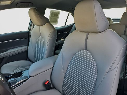 Used 2018 Toyota Camry SE w/ Convenience Package FWD image 17