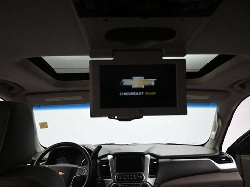 Used 2019 Chevrolet Suburban Premier AWD/4WD image 24