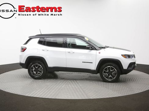 Used 2025 Jeep Compass Trailhawk w/ Trailer Tow Group AWD/4WD image 44