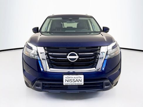 Used 2024 Nissan Pathfinder SV FWD image 2
