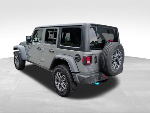 Used 2023 Jeep Wrangler Unlimited w/ Cold Weather Group AWD/4WD image 3