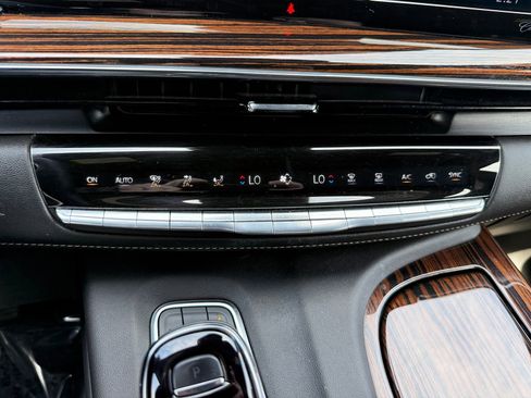Certified 2024 Cadillac Escalade Premium Luxury AWD/4WD image 33