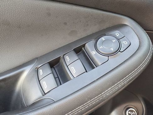 Used 2023 Buick Encore GX Select w/ Sport Touring Package FWD image 9
