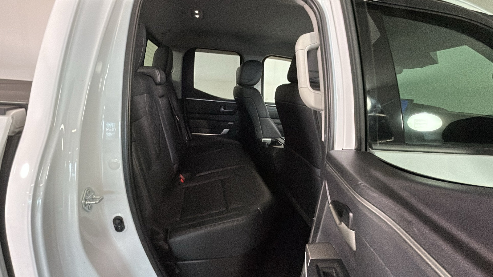 Used 2022 Toyota Tundra SR5 w/ SR5 Premium Package AWD/4WD image 36