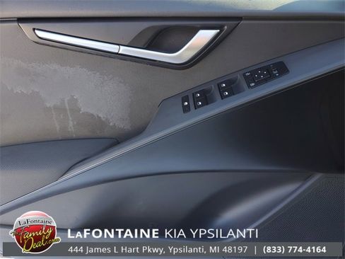 Certified 2025 Kia Niro LX image 12