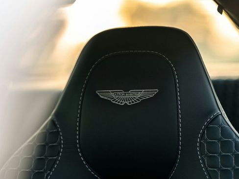 Used 2015 Aston Martin Vanquish Coupe image 35