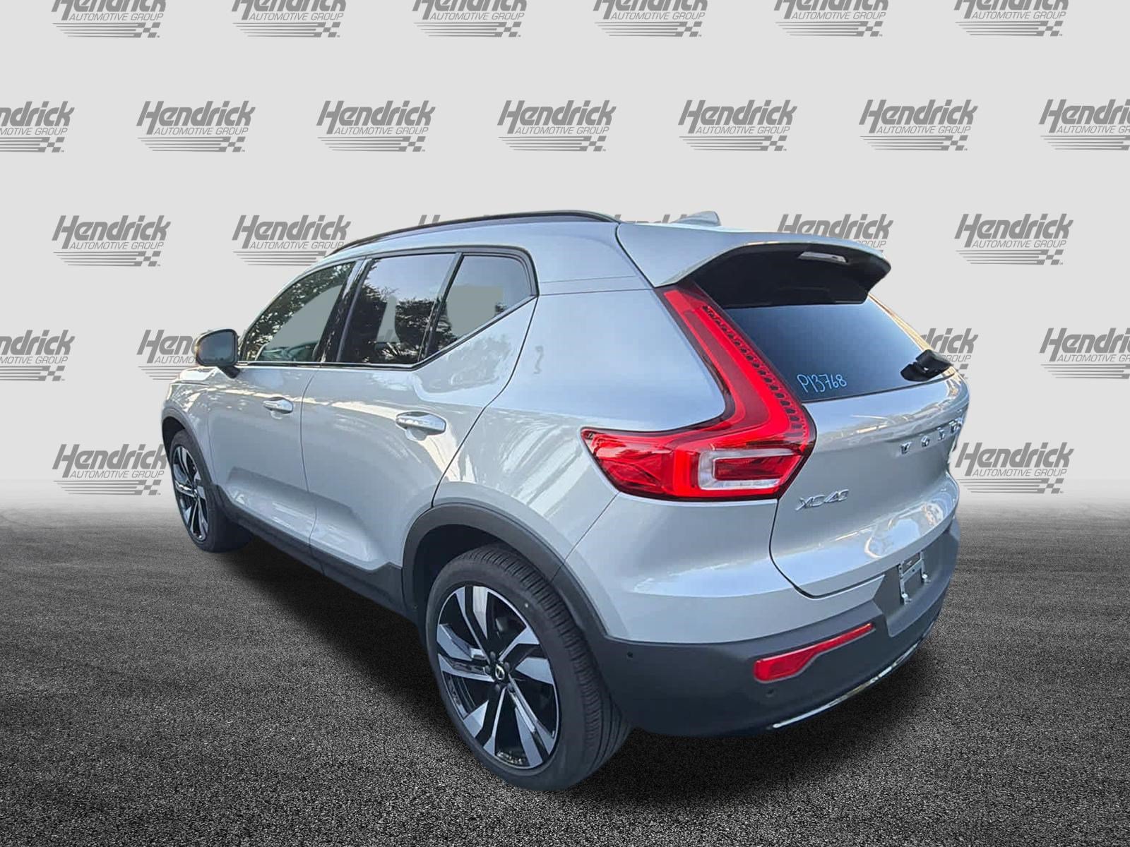 Used 2025 Volvo XC40 B5 Ultra AWD/4WD image 11