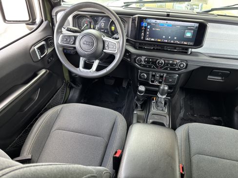 Used 2024 Jeep Wrangler Unlimited Sahara AWD/4WD image 19