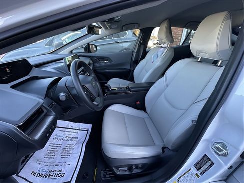 Used 2023 Toyota Prius XLE image 3