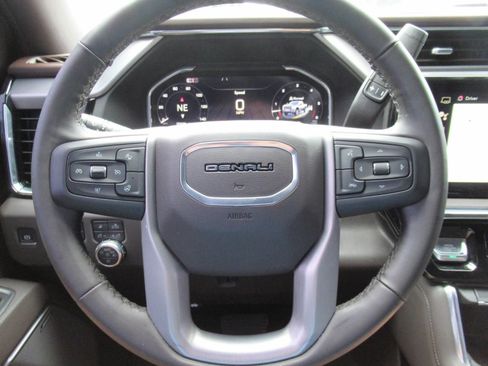 Used 2025 GMC Sierra 2500 Denali w/ Denali Reserve Package AWD/4WD image 24